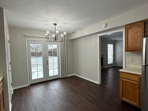 5th image of 3611-3613 Thornhill Cir E #3611