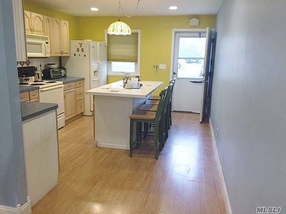 3rd image of 40 W 4th St APT 5