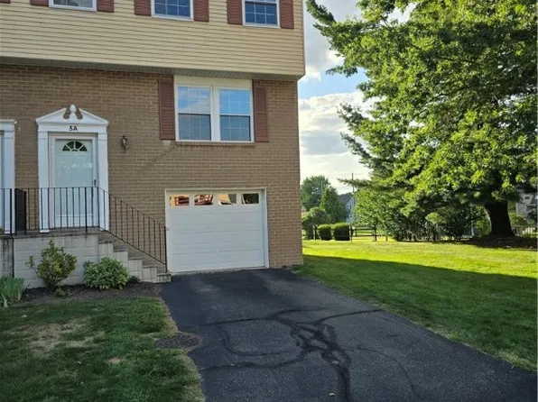 5 Springwood Sq #A, Harwick, PA 15049