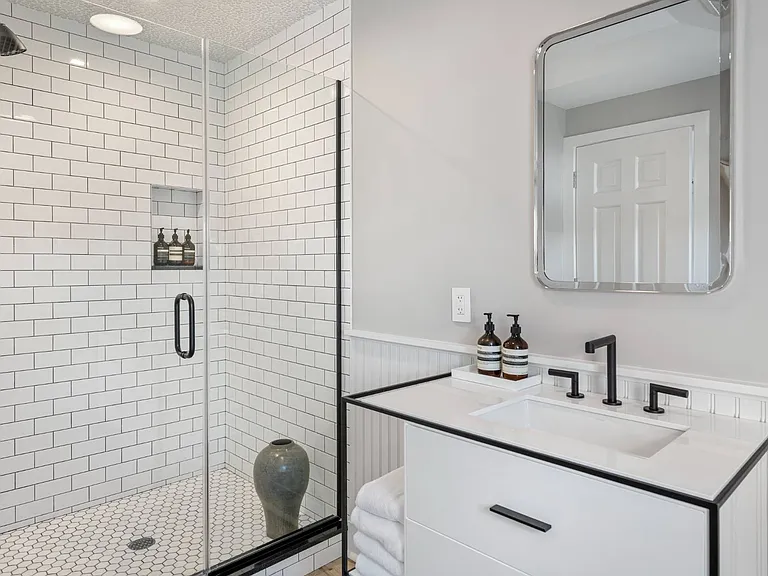 136 Jermain Ave — Photo 19