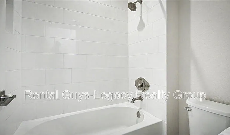 409 Crestview Dr — Photo 22