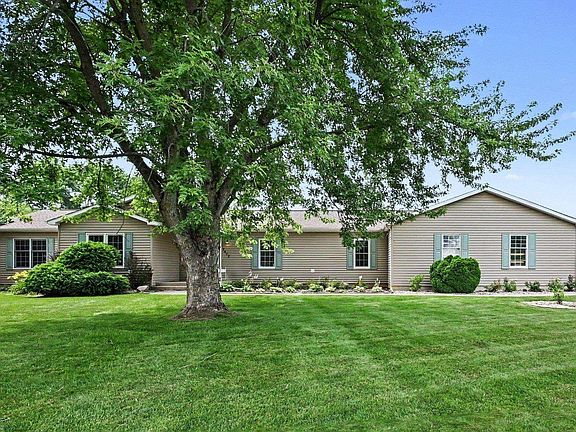 3rd image of 7472 Savanna Ln