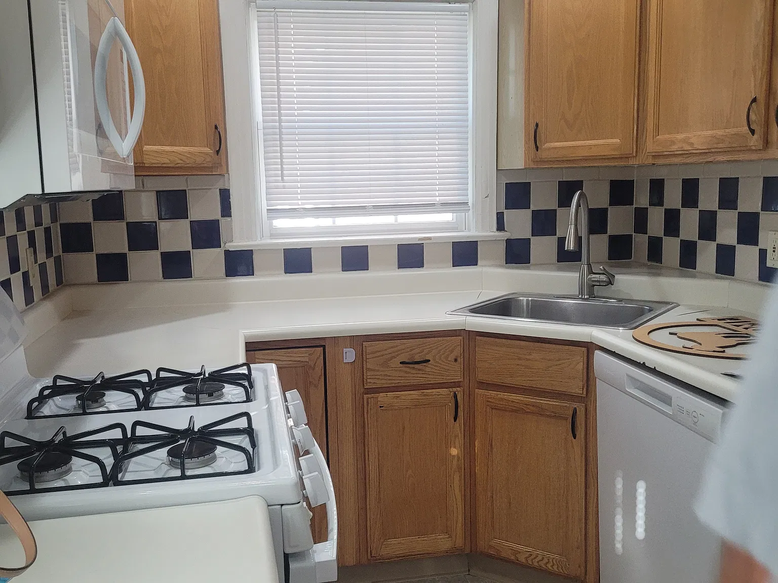 3408 Hycliffe Ave — Photo 2