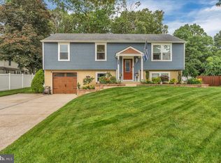 8402 Crofton Ln, Pennsauken, NJ 08109