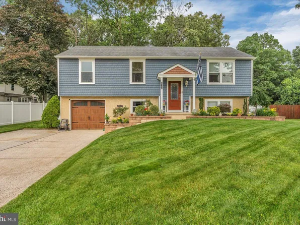 8402 Crofton Ln, Pennsauken, NJ 08109