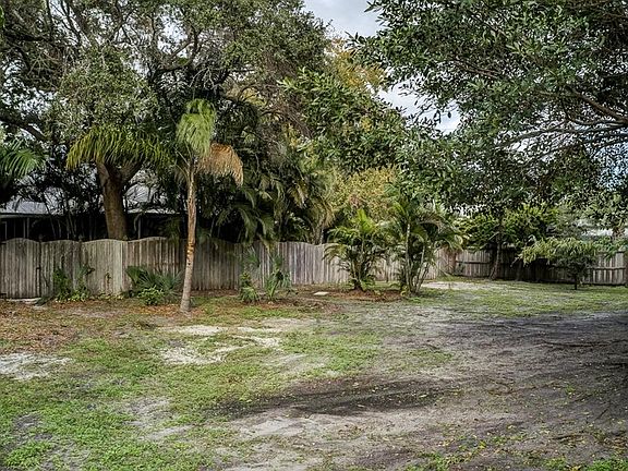 4th image of 3606 Chapel Dr