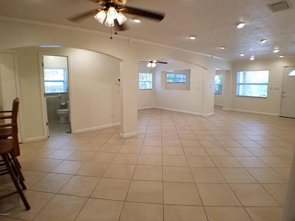 4th image of 359 Woodland Ave