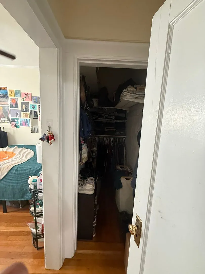 No Brokers Fee, Heat, Hot Water Included, Eat-in Kitchen, Laundry on a Site, Pets-Friendly — Photo 4