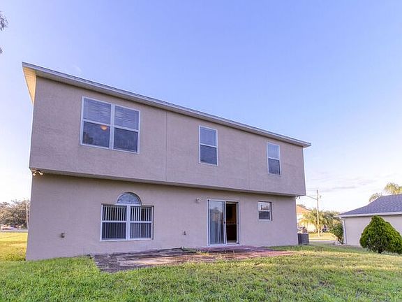 2nd image of 1902 Huron Way