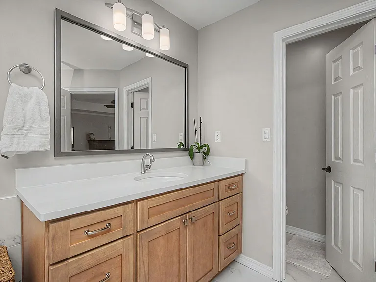 1626 Oakmont Cir — Photo 36