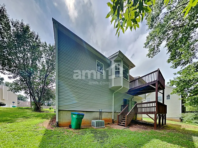 5745 Newnan Cir — Photo 21