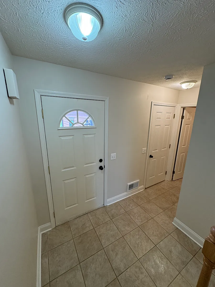 Building Photo - 129 Broxbourne Dr
