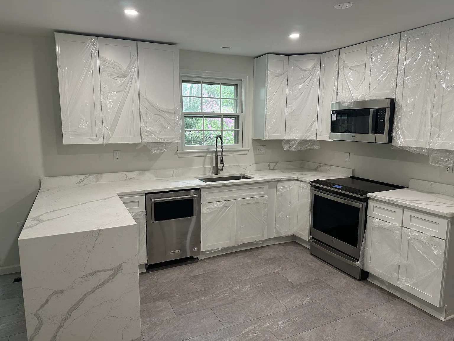 5 bed, 2296 sqft, $3,900 — Photo 4