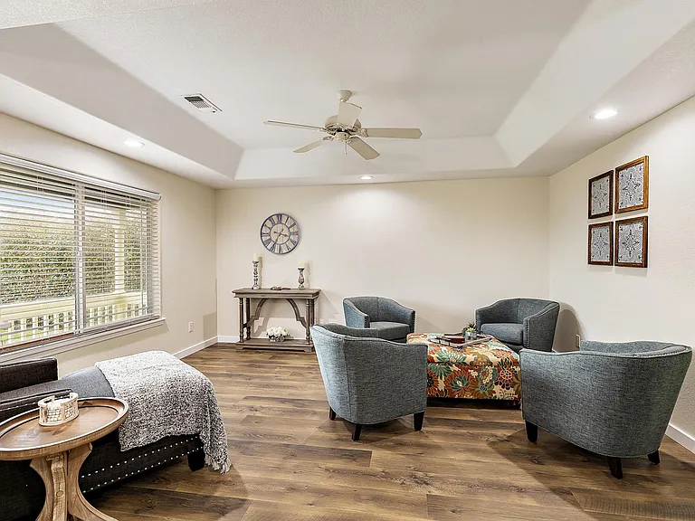 2327 Jeremy St — Photo 10