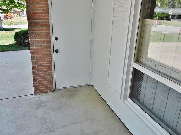 3rd image of 820 N 81st St