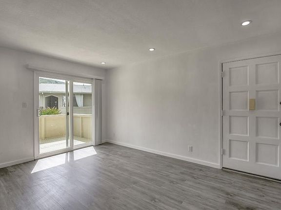 5th image of 46728 Crawford St #20-L