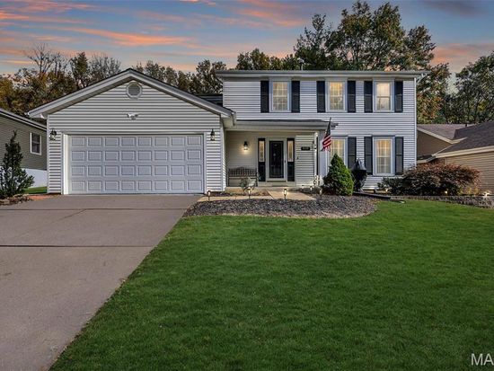 1120 Hollyberry Dr, Ballwin, MO 63021