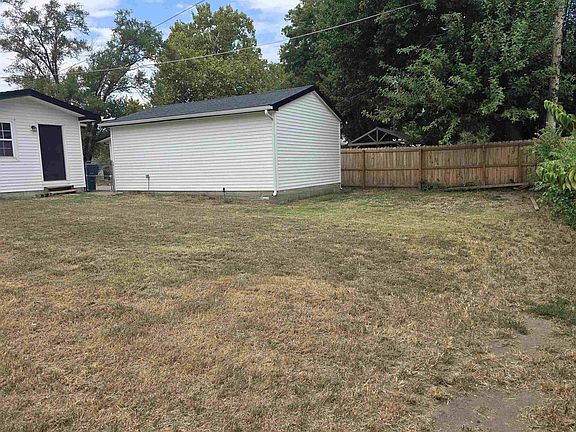 5th image of 4622 S Vine Ave