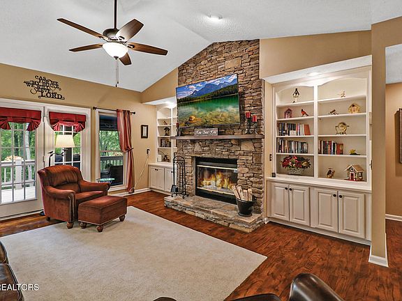 2nd image of 19 Claremont Cir