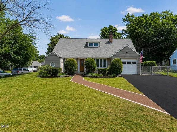 5 Knob Hill, Colonie, NY 12211