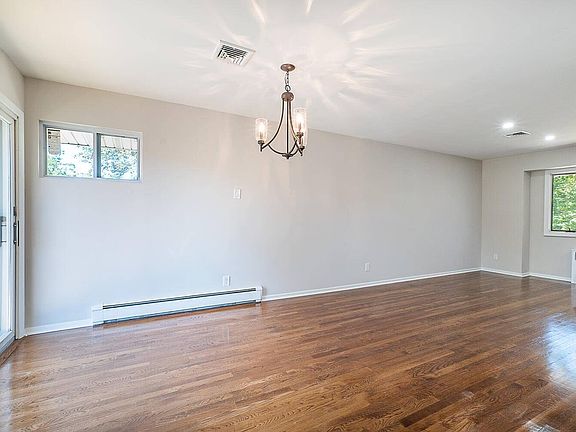 2nd image of 18 Dudley Ln