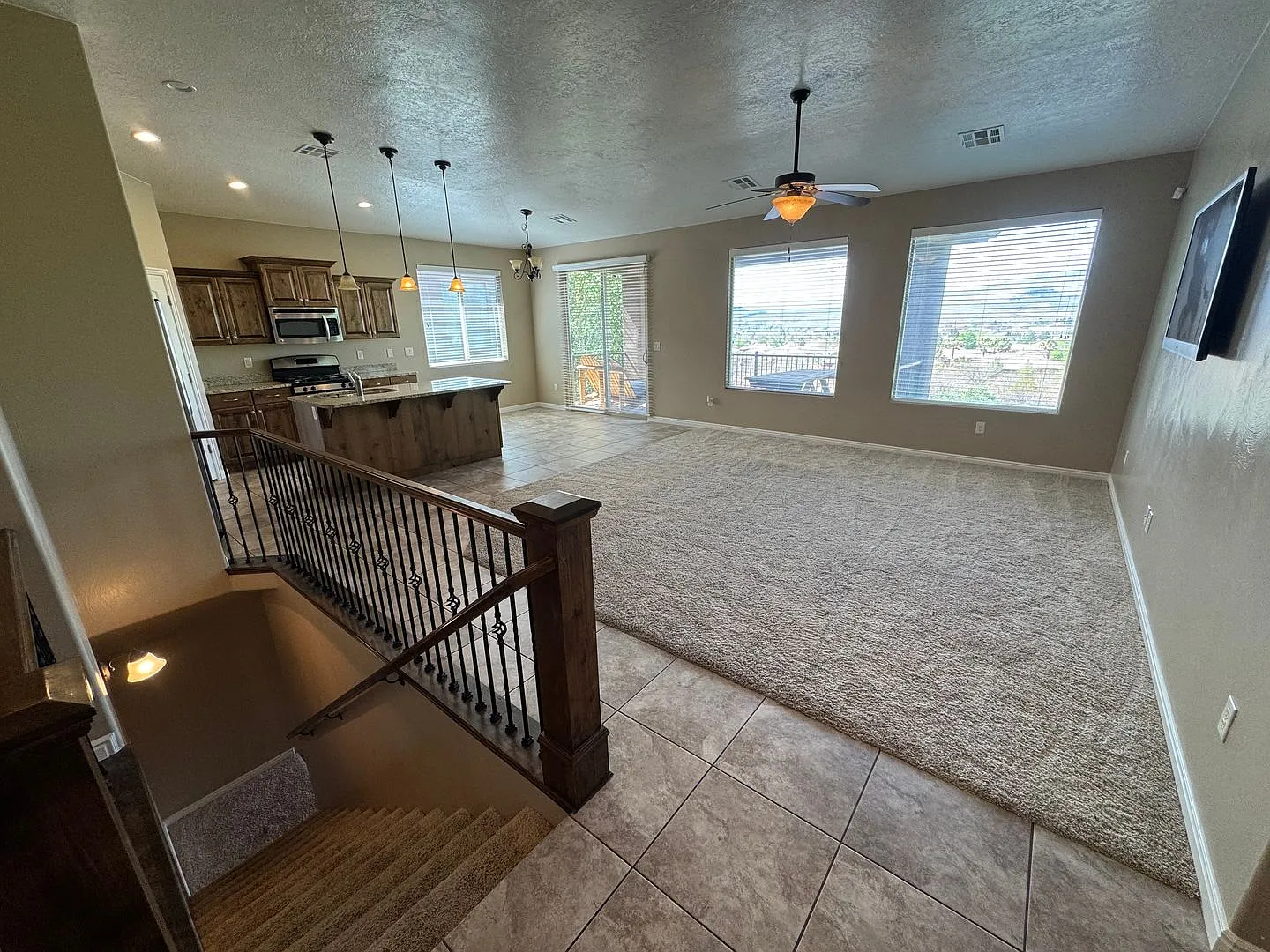 Highly Desirable Lakota Ridge! Quiet neighborhood 1-month free rent! — Photo 3