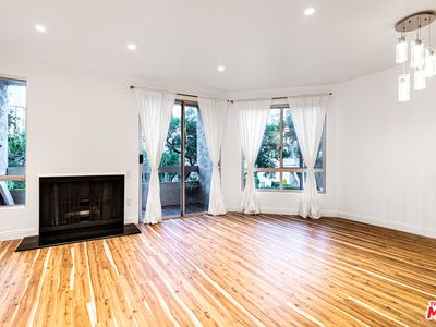 8960 Cynthia St APT 204, West Hollywood, CA, 90069