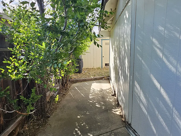 467 Industrial Park Dr #B — Photo 14