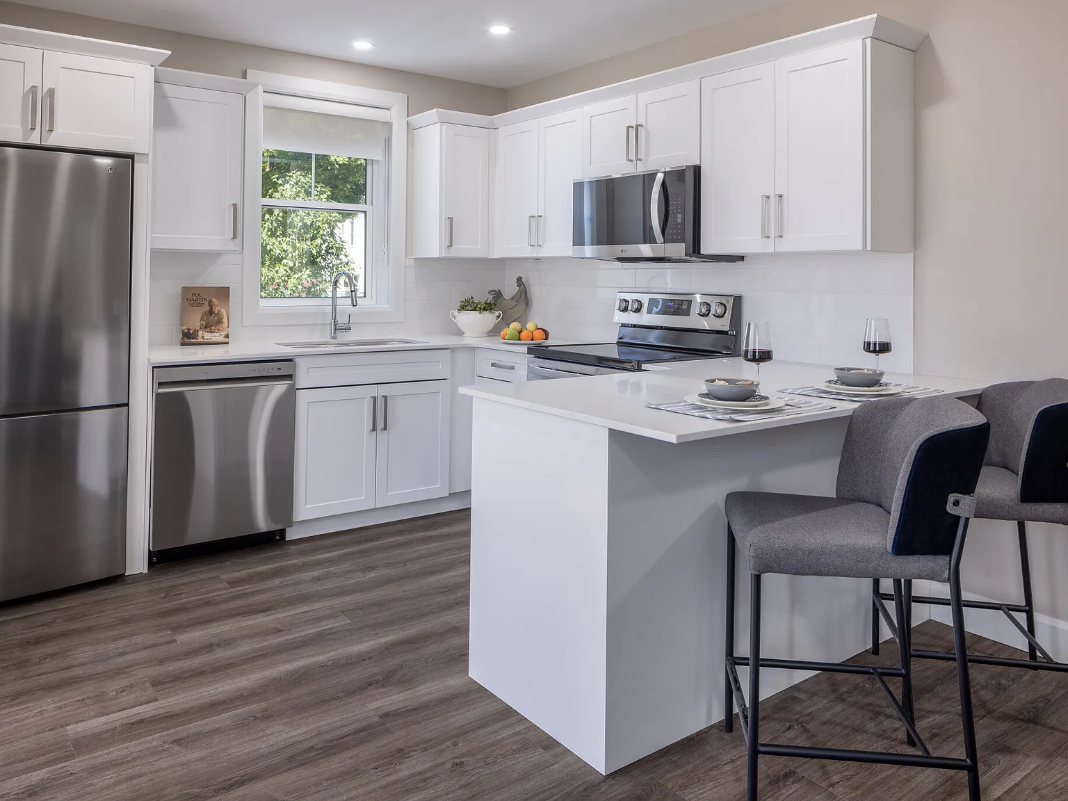 Aura Apartments — Photo 4