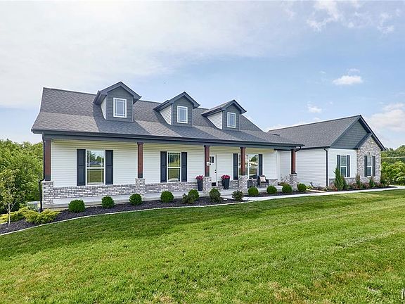 3rd image of 4 Ashley Ln