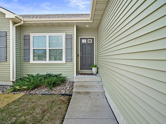 3rd image of 4803 NE Briarwood Dr