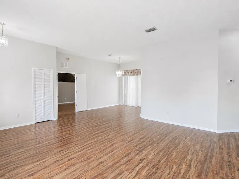 10435 Crestfield Dr — Photo 5