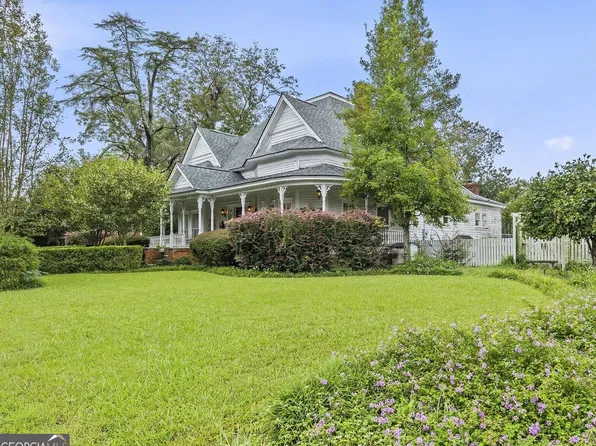 310 S Lewis St, Metter, GA 30439