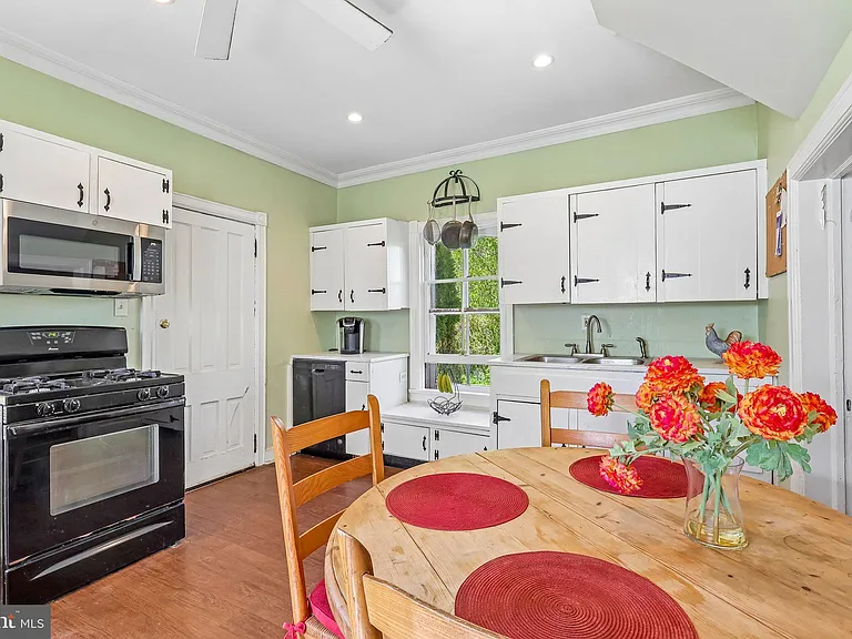 2167 Brunswick Ave — Photo 12