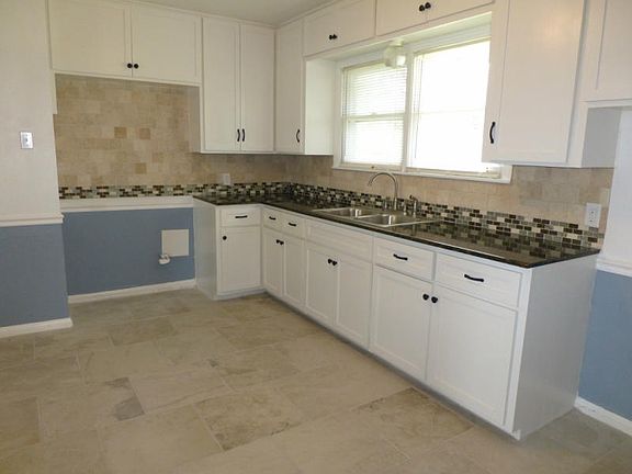 4th image of 4905 Dody St