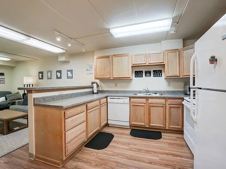 Inez Apartments — Photo 30