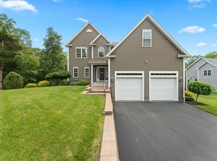 141 Idlewoods Dr, Swansea, MA 02777