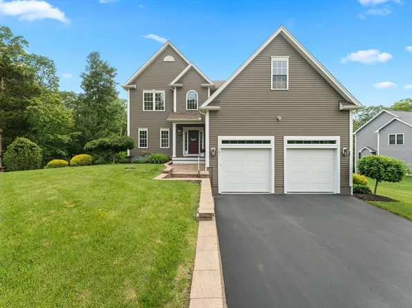 141 Idlewoods Dr, Swansea, MA 02777