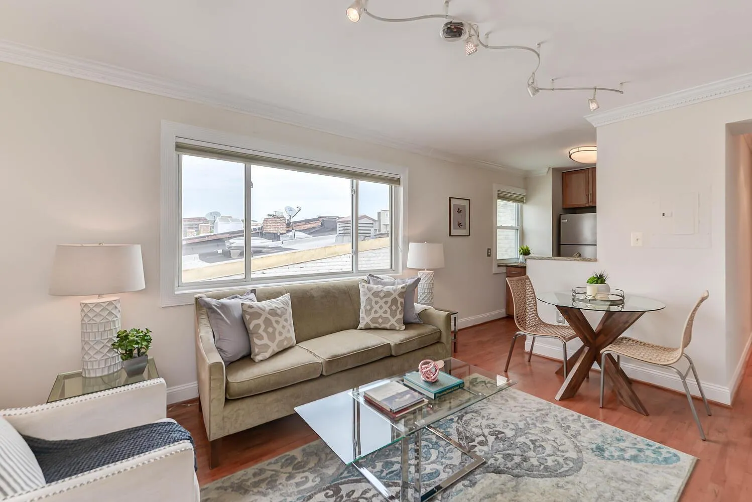 1 bed, 500 sqft, $1,890 — Photo 2