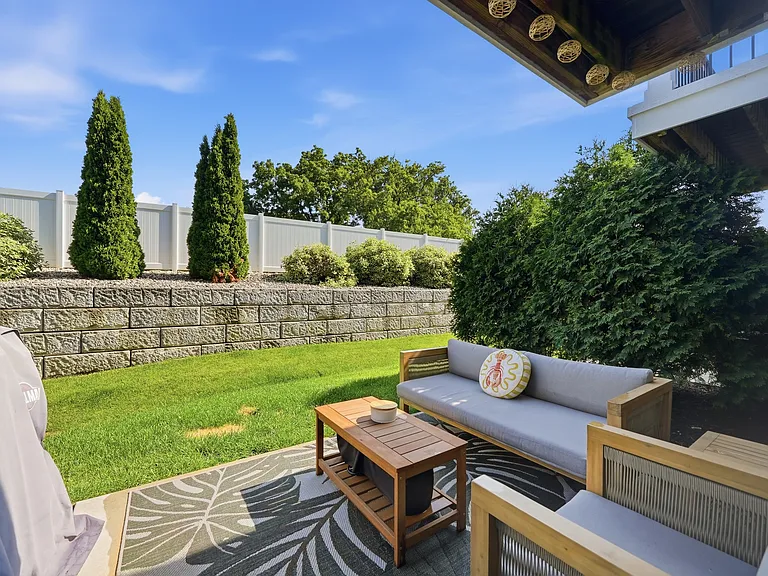 2546 Huntleigh Ln — Photo 22