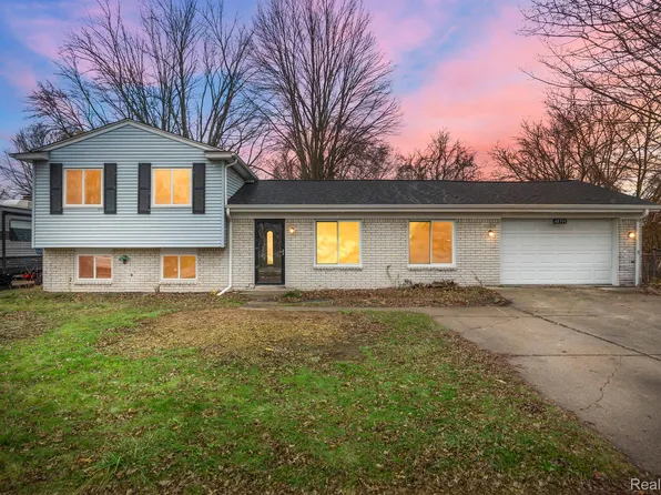 48399 Menter St, New Baltimore, MI 48047