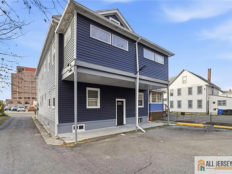 29 Grant St #1 — Photo 16
