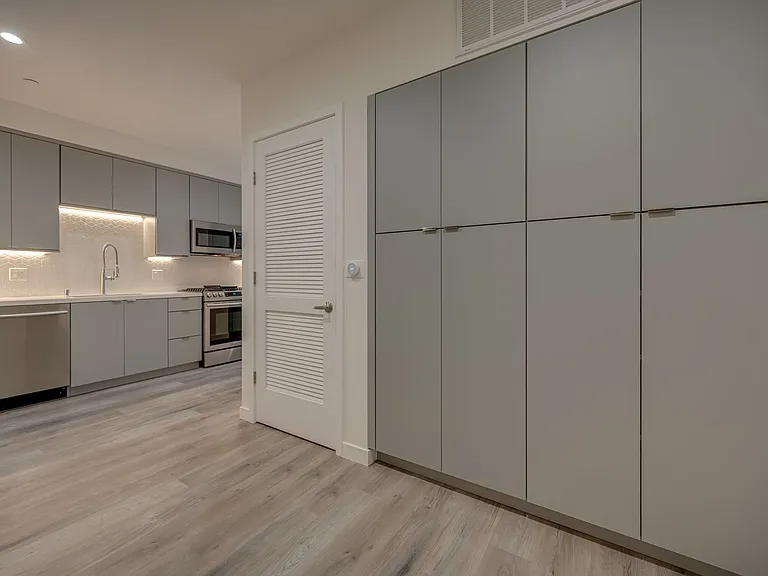 5122 Maplewood - Luxury Apartments — Photo 6