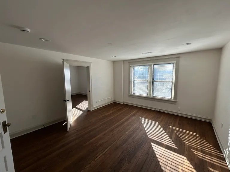 526 Holmes St #2S — Photo 8
