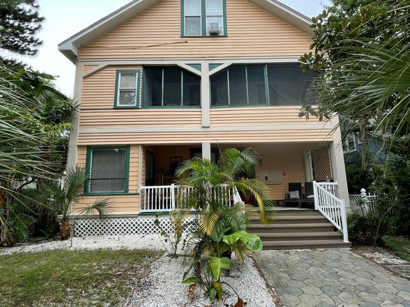 216 6th Ave NE APT 1