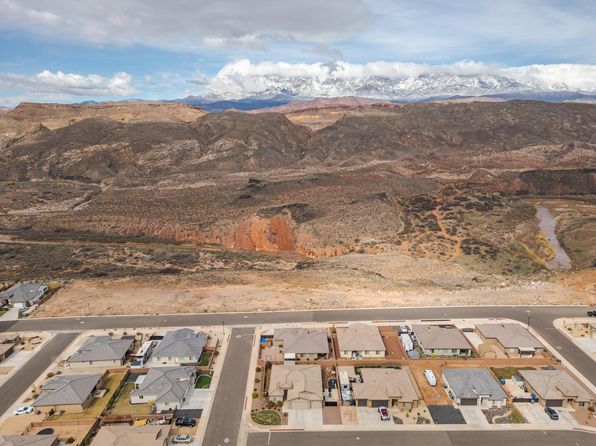 2837 W Cliffhanger Dr, Hurricane, UT 84737
