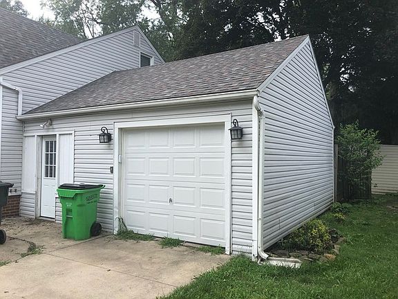 2nd image of 10323 Sladden Ave