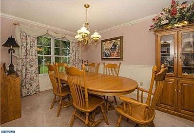 4th image of 10 Chickory Pl