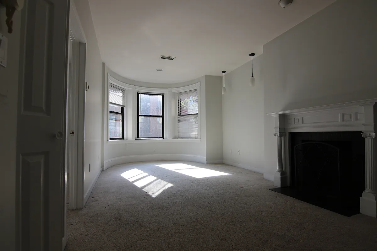 Building Photo - 39 Saint Botolph St #3