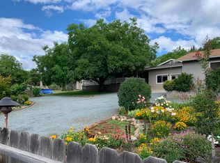 254 Summit Loop, Grants Pass, OR 97527